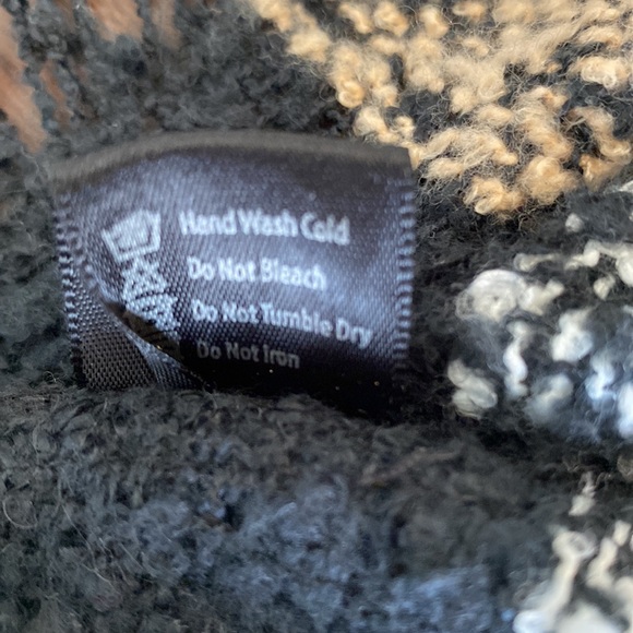 Blanket Infinity Scarf - Picture 10 of 10